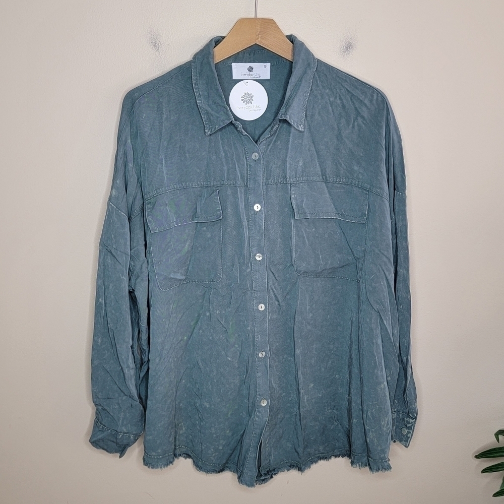 NWT Everyday Chic Boutique Casual Button Front Splotchy Dyed Shirt Size Small
